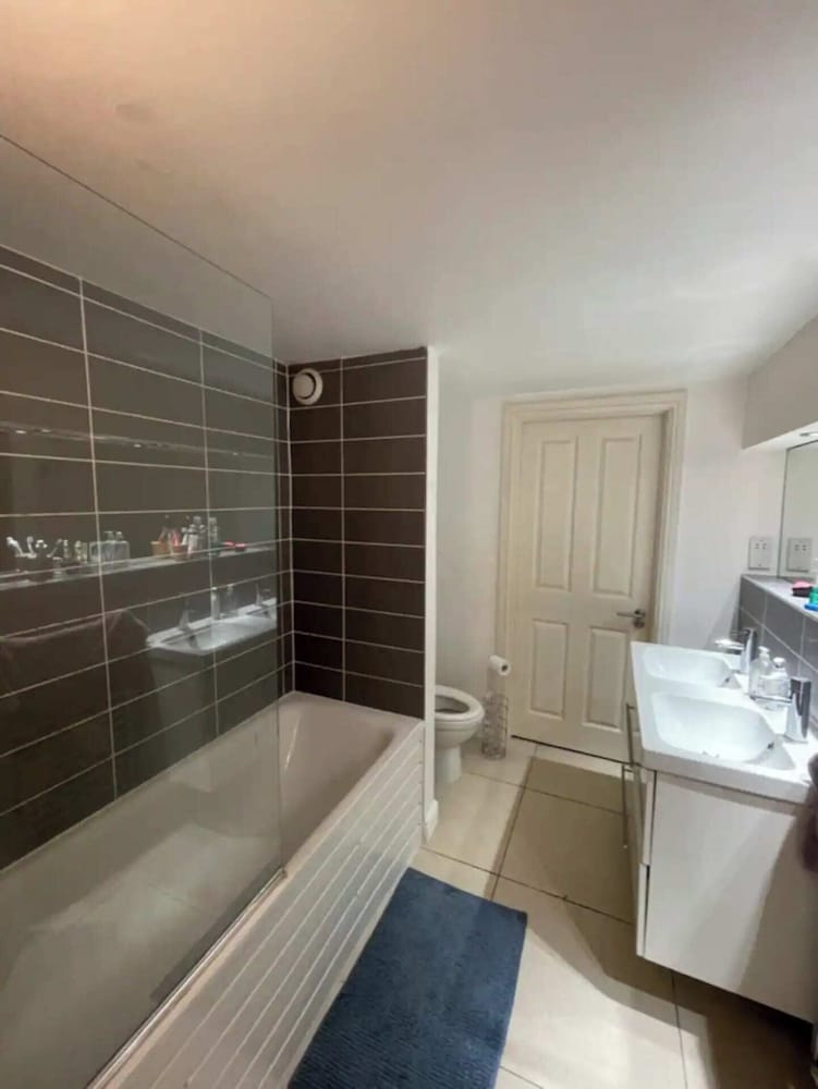 Фото Spacious & Charming 3bd Flat - Fulham