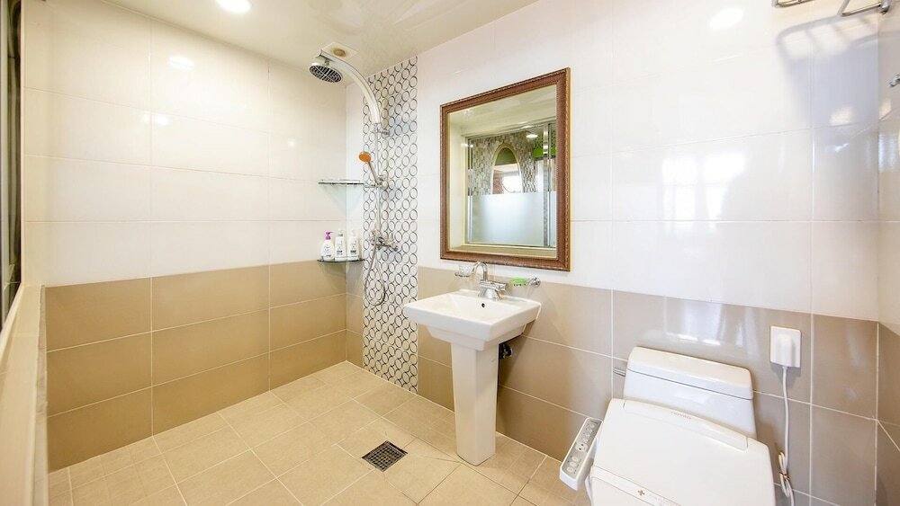 Фото Yeosu King Pension Tel