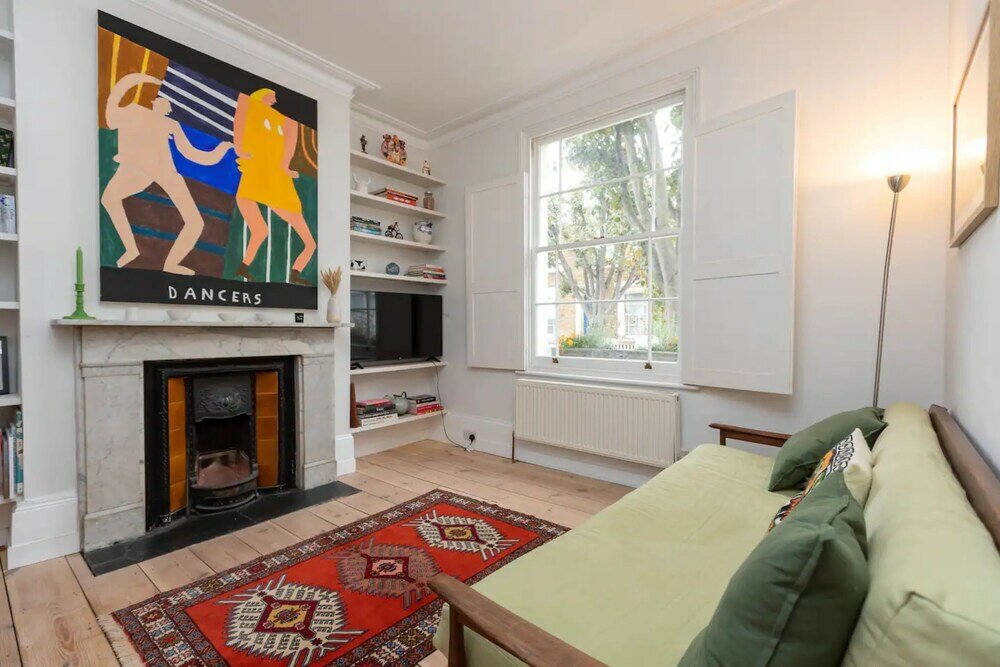 Фото Beautiful 2 Bedroom Townhouse With Garden in Kentish Town