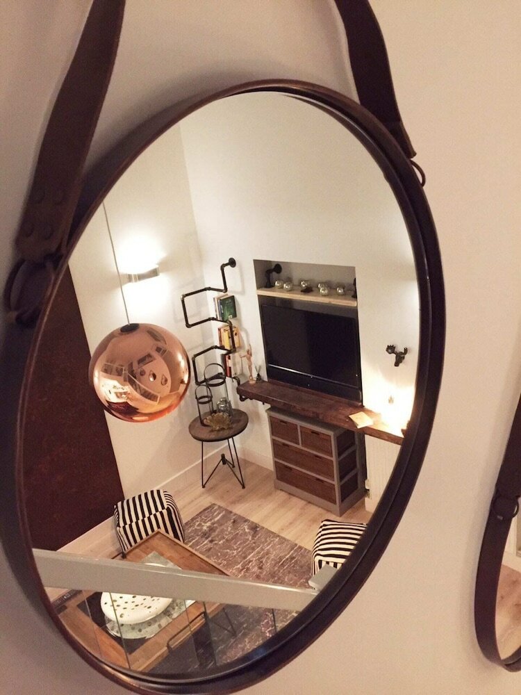 Фото Spacious 1 Bedroom Split Level Old Pub Conversion Tower Bridge