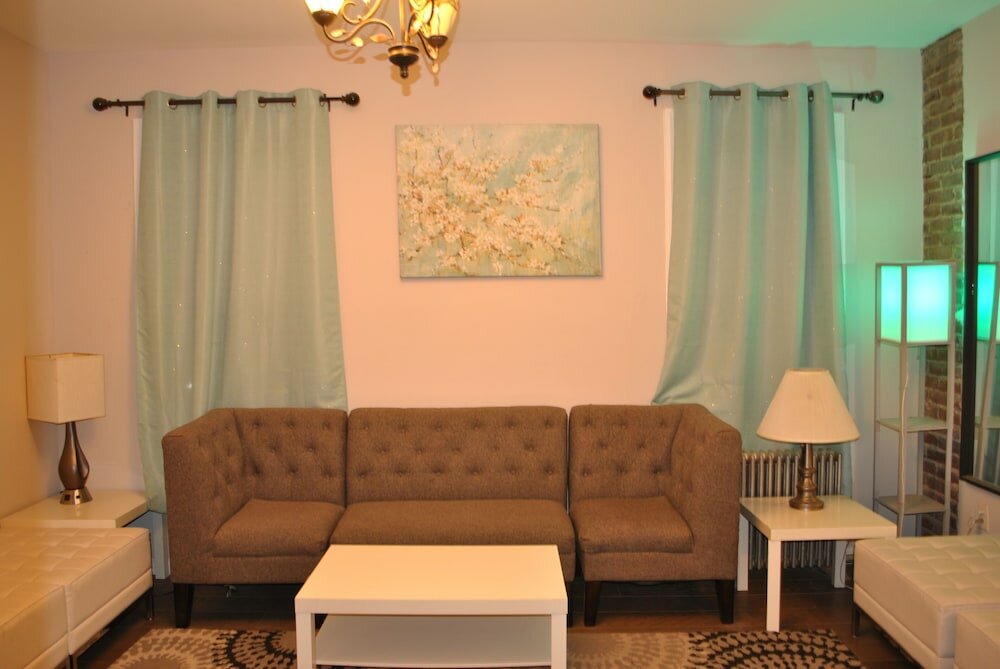 Фото L 3 Downtown Newark Guesthouse