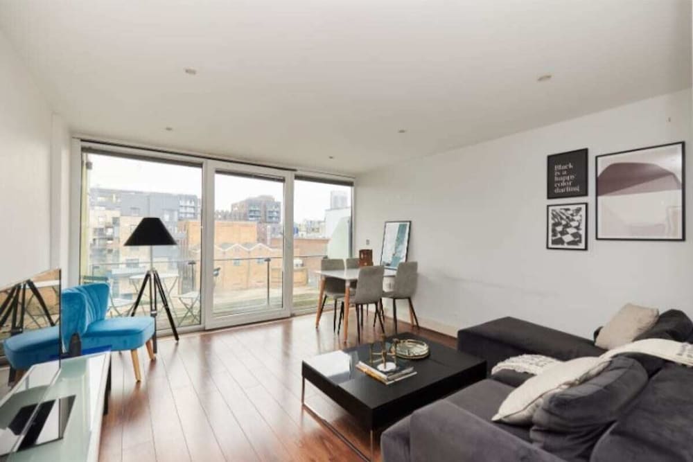 Фото The Graham Park Hideout - Breathtaking 2bdr Flat With Balcony