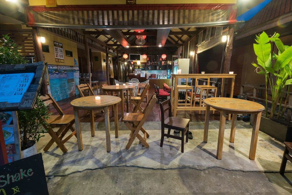 Фото Sincere Guest House & Restaurant - Hostel