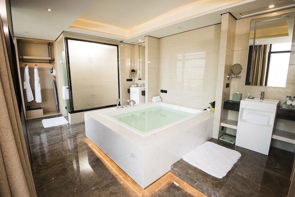 Фото Foshan Virtuous World Hotel