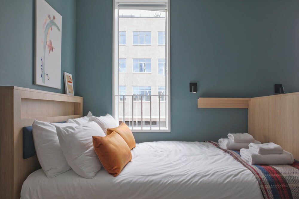 Фото Bob W Tower Hill Studios