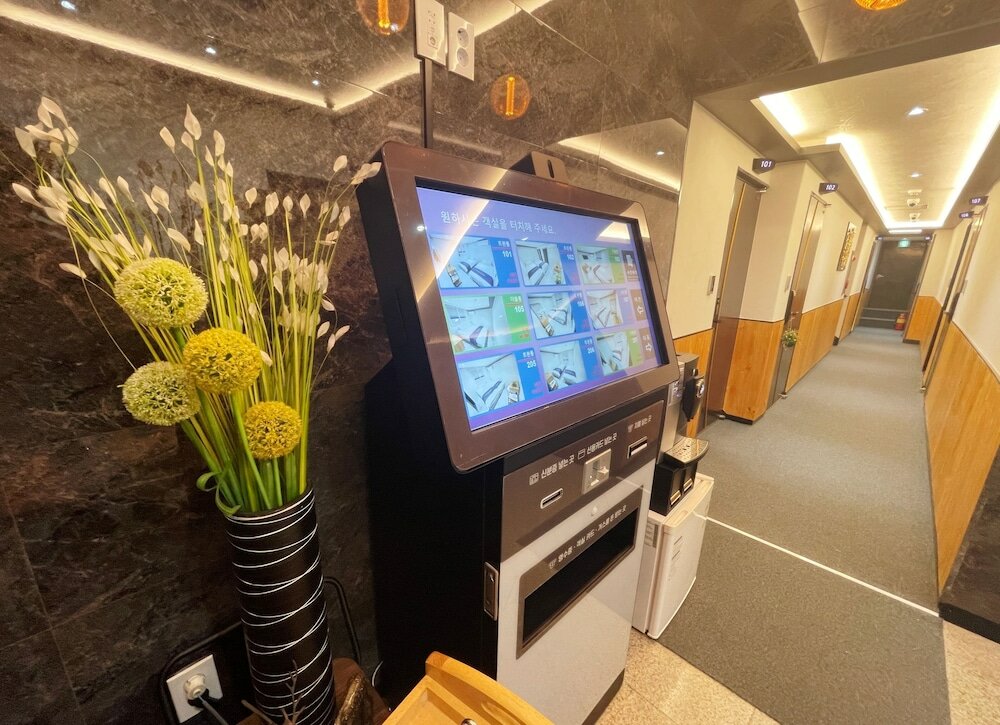 Фото The Road Hotel