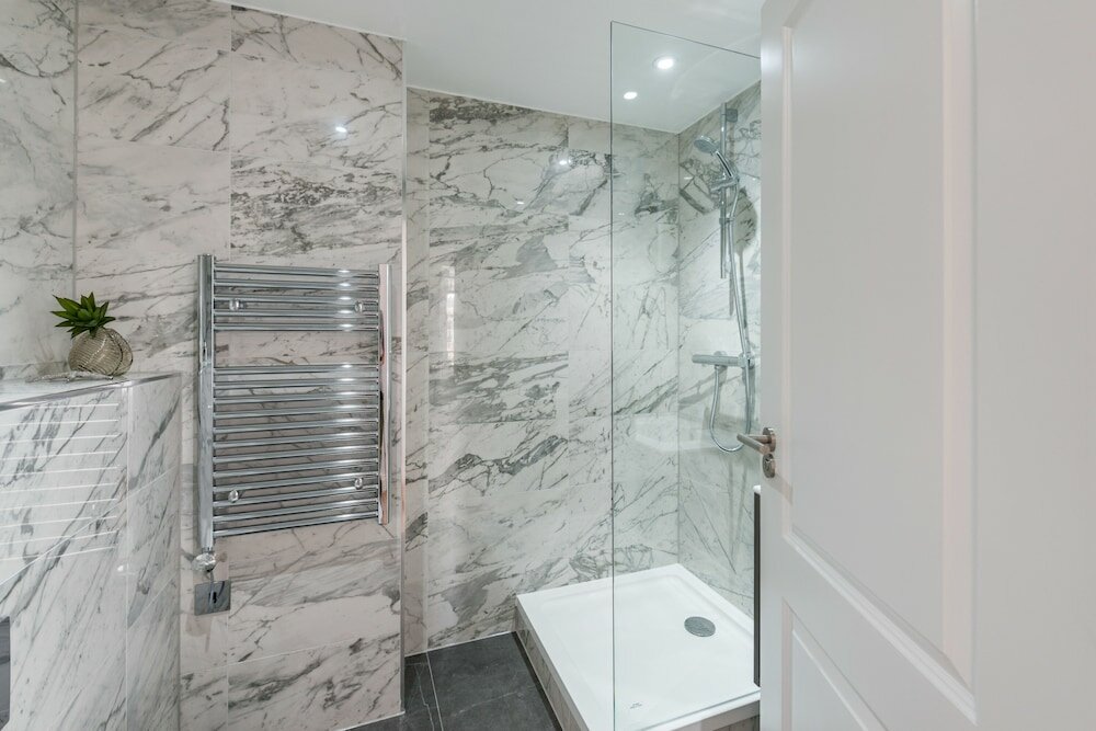 Фото The Carlyle - Elegant Serviced Apartments