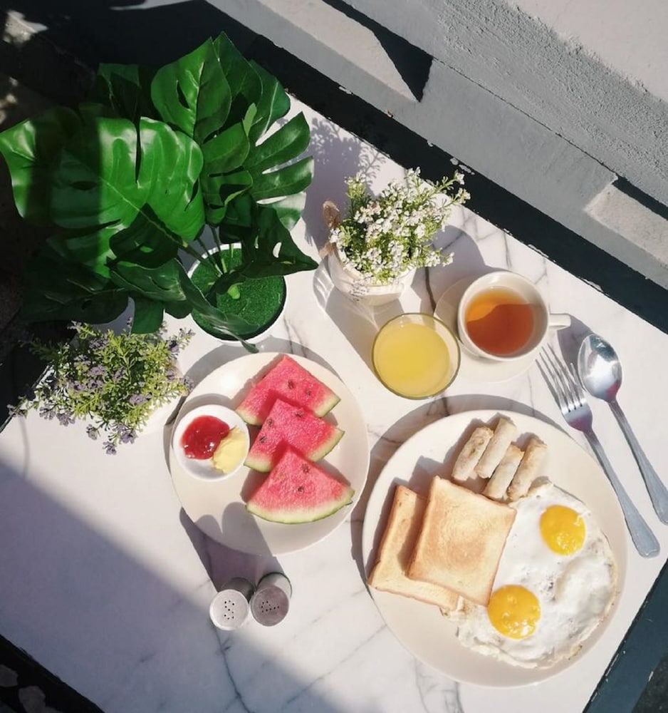 Фото Mansion Hostel Mandalay