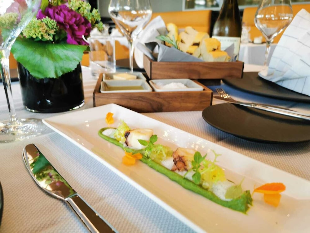 Фото The Bridgge Grand Boutique Hotel