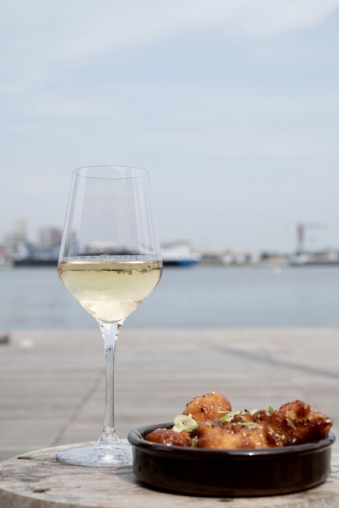 Фото The July - Boat & Co