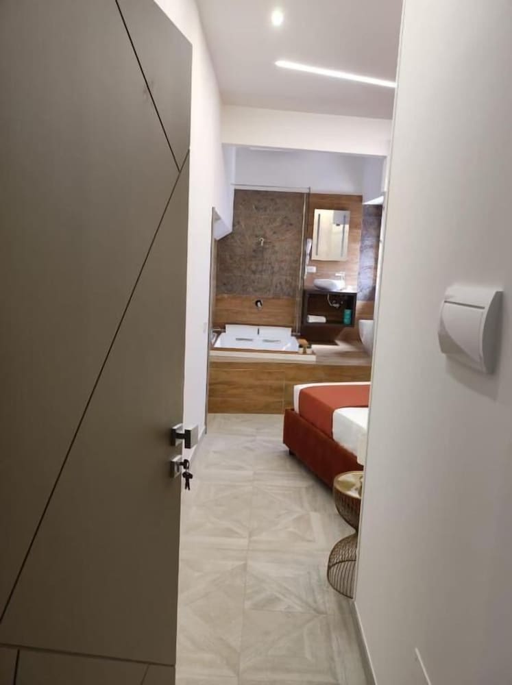 Фото Twin Towers Naples Luxury