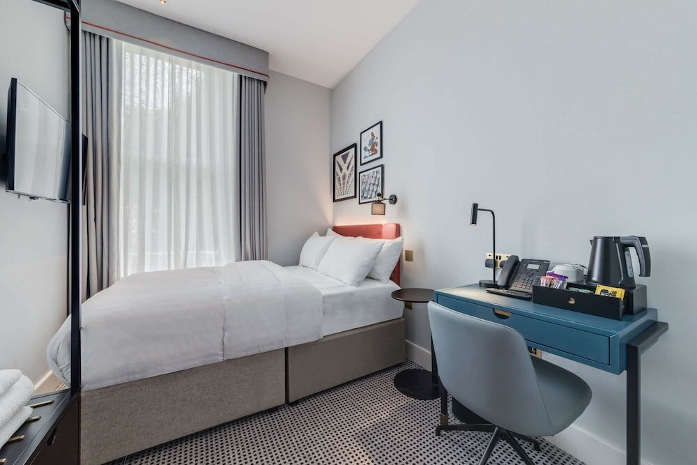 Фото Mornington London Kensington