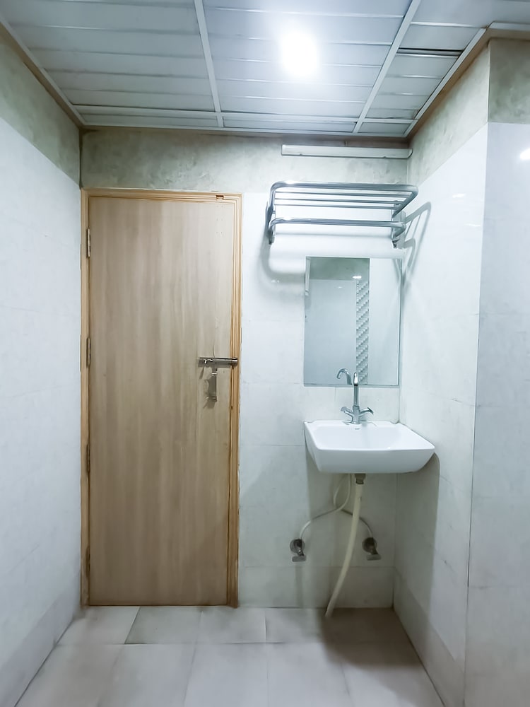 Фото Roomshala 054 Hotel Mahal