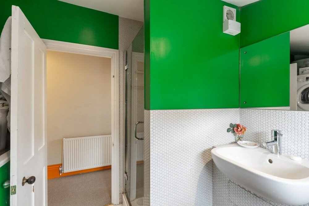 Фото Lovely 4 Bedroom House near Portobello