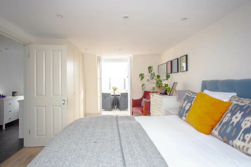 Фото Bright2 Bedroom Apartment With Roof Terrace in Wimbledon