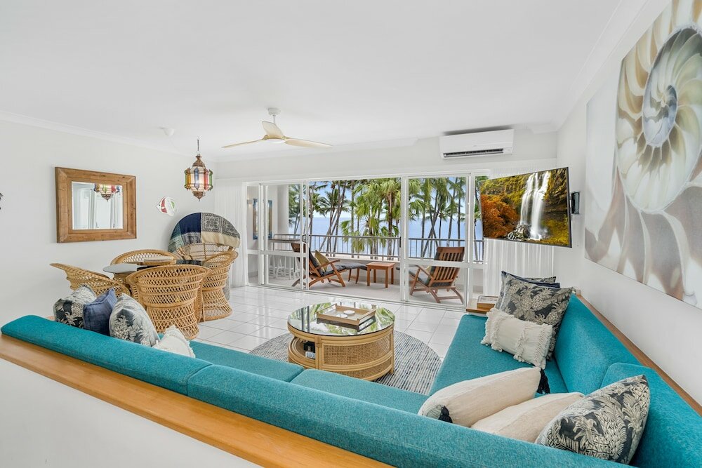 Фото Belle Escapes - Sapphire Suite Absolute Beachfront Alamanda Resort 17