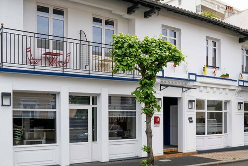 Гостиница Urban Style Biarritz Hôtel du Relais в Байонне