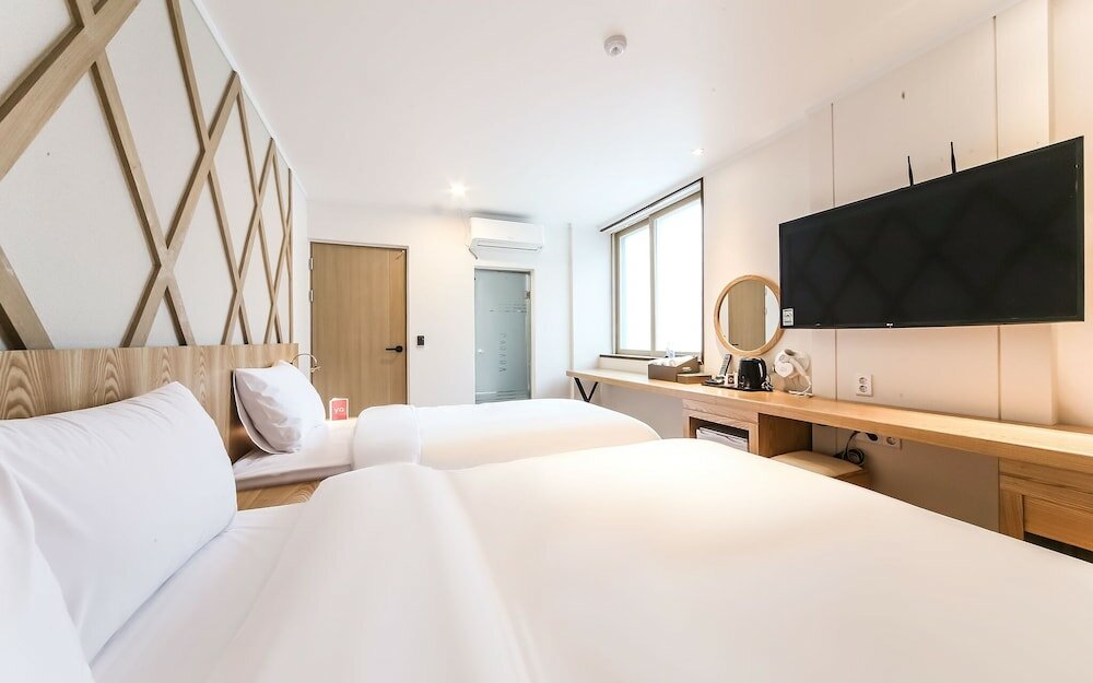 Фото Geojedo Jangseungpo Hotel Carara