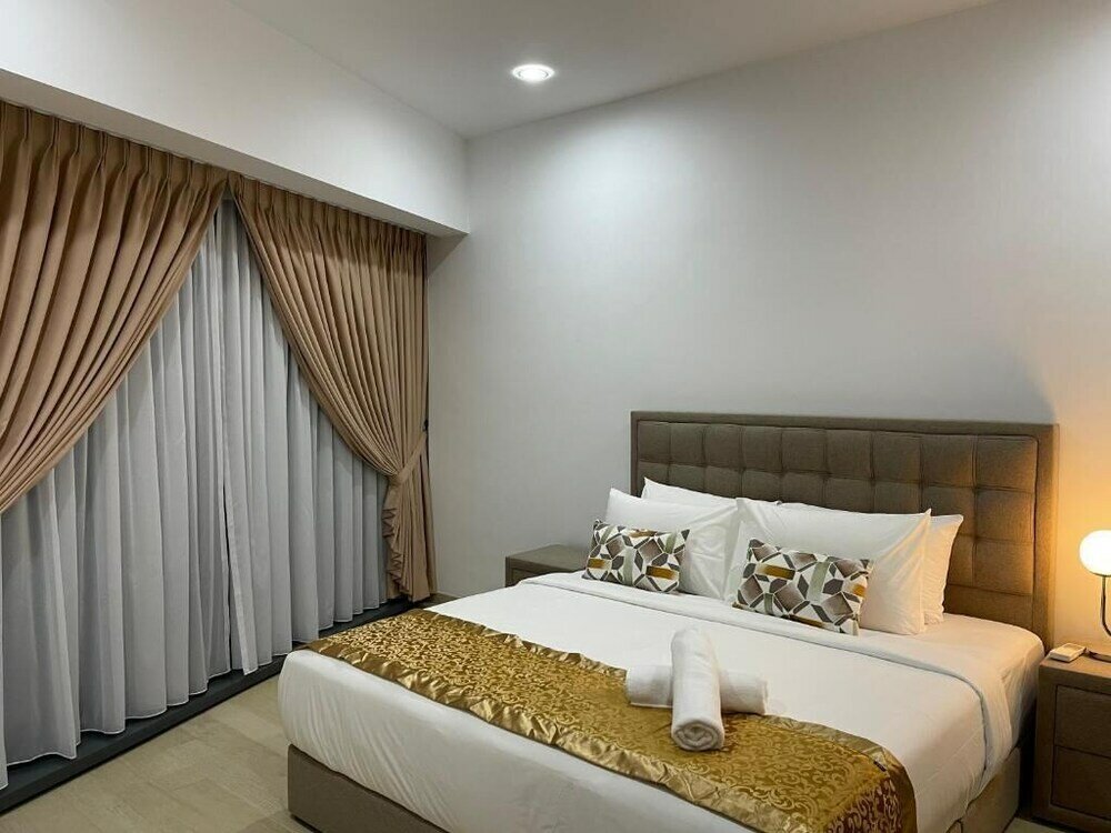 Фото Eaton Residences Klcc by Luna