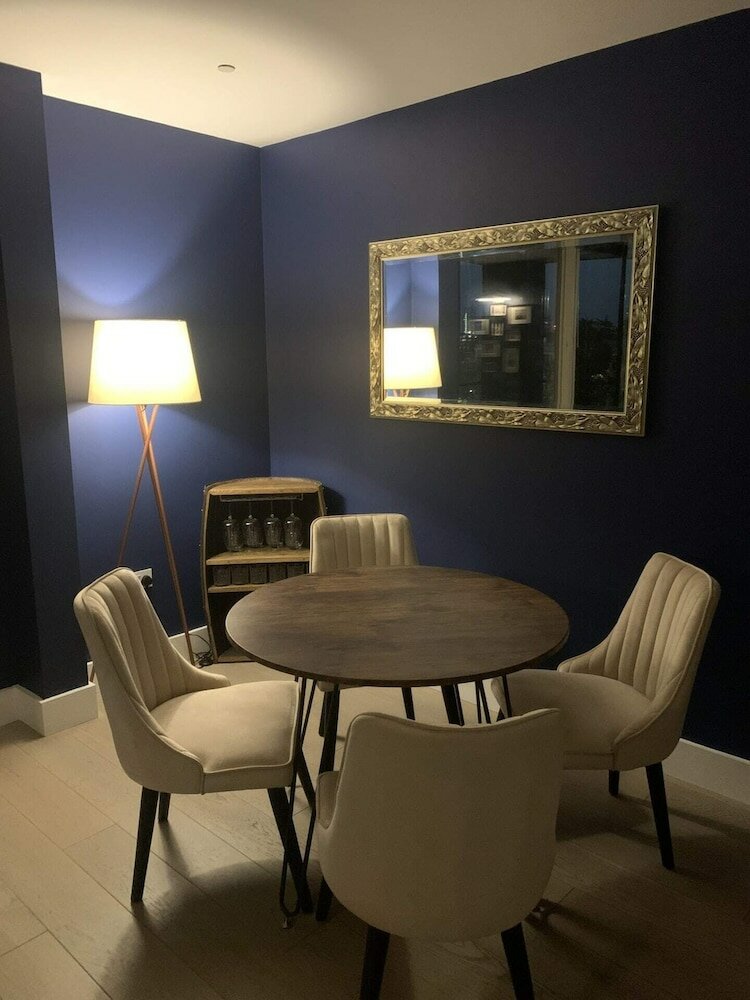 Фото Contemporary 1 Bedroom Apartment in South London