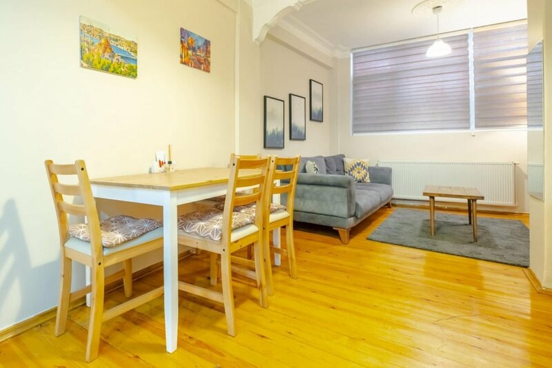 Апартаменты Central Flat With Balcony 700 m to Taksim Square в Бейоглу
