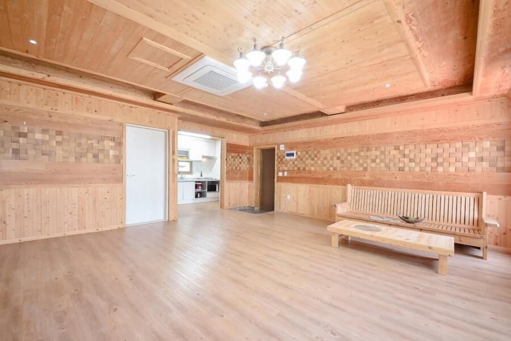 Фото Yeosu Sea and Starnight Pension