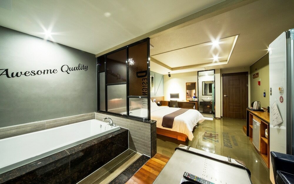 Фото Design Hotel 2ne1 Jukdo Market Pohang