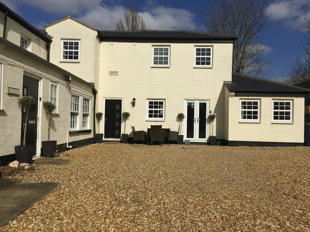 Hotel Courtyard Cottage - Great Paxton, England, photo