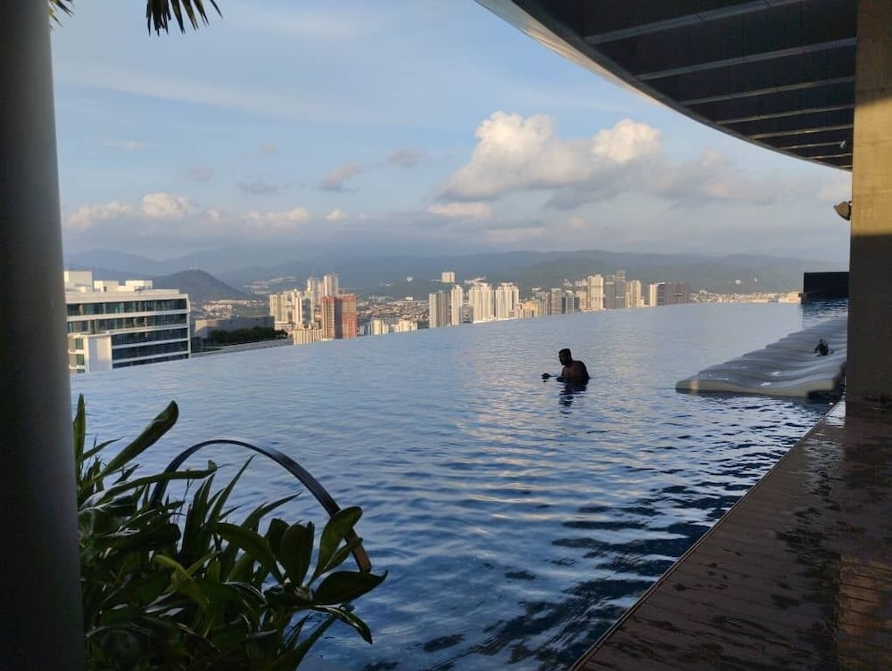 Фото Eaton Residences Klcc by Luna