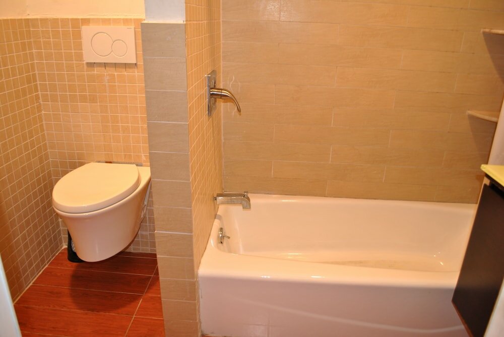 Фото Newark Hansbury Multi Level House