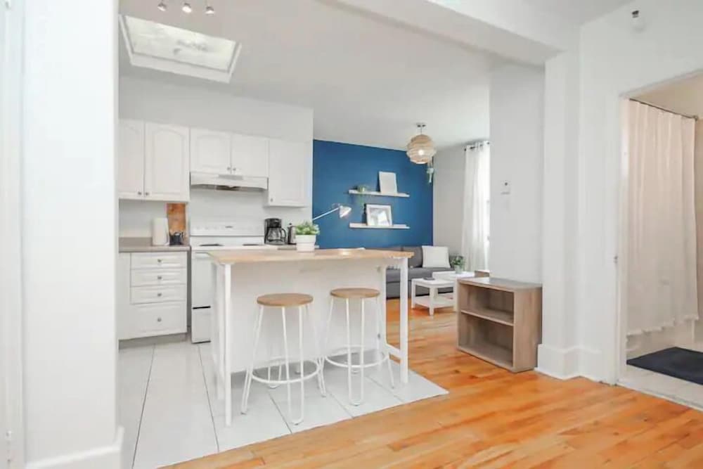 Фото Downtown 1br Suite