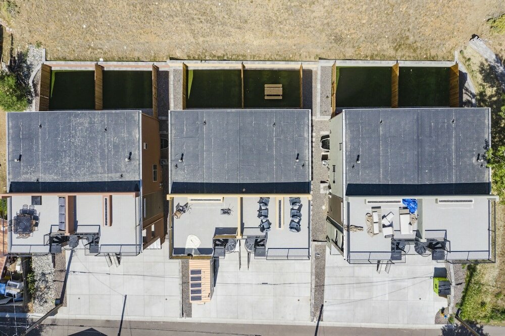 Фото Downtown Skyline Rooftop Patio Modern Townhome