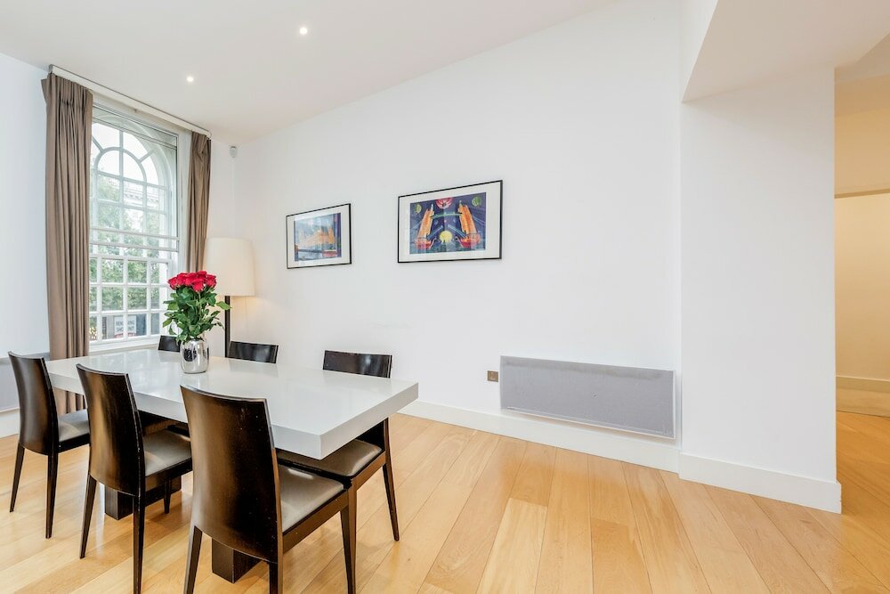 Фото Stylish 3 Bed 3 bath in Kens High St