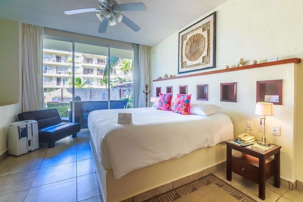 Фото Beautiful Ground Floor Two Bedroom Suite at Ixchel