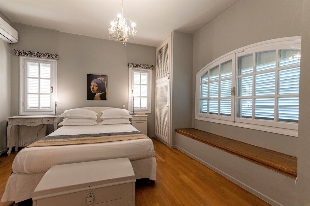 Фото Serene Seaside Bliss - Lush & Secluded Garden Oasis