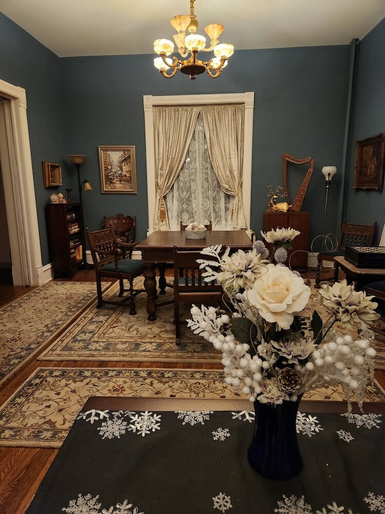 Фото Oaklawn Inn LLC