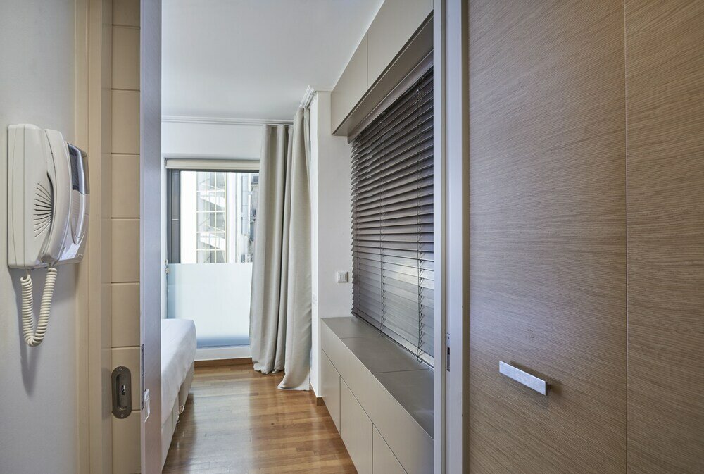 Фото Contemporary Comfy Apt