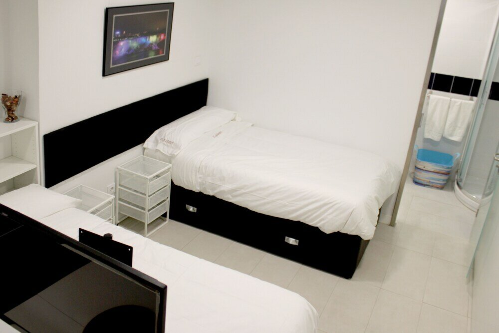 Фото Apartamentos Funway Hostel