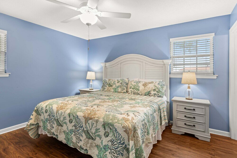 Фото 1401 Chatham Ave