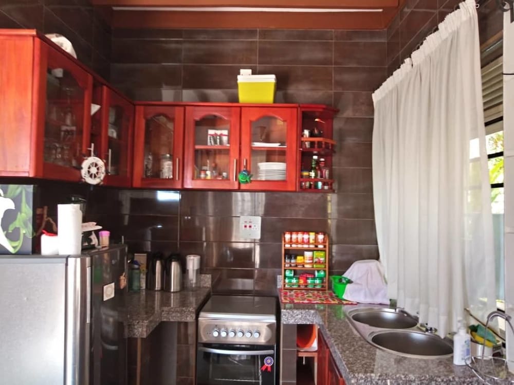 Фото Kaazi LakeFront Villas