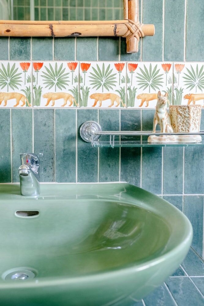 Фото Unique Vintage-style 3bd Flat - Dalston