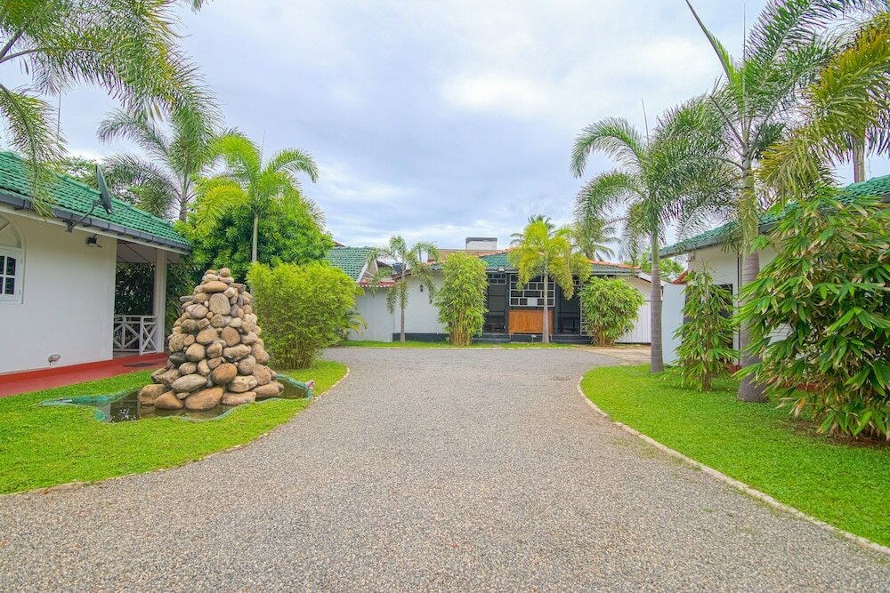 Фото Oyo 385 Sanri Villa Negombo