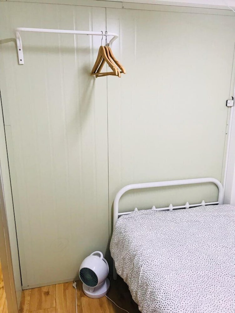 Фото 1 Kay House - Place 4 - Hostel