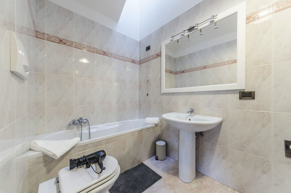 Фото Maurizio House