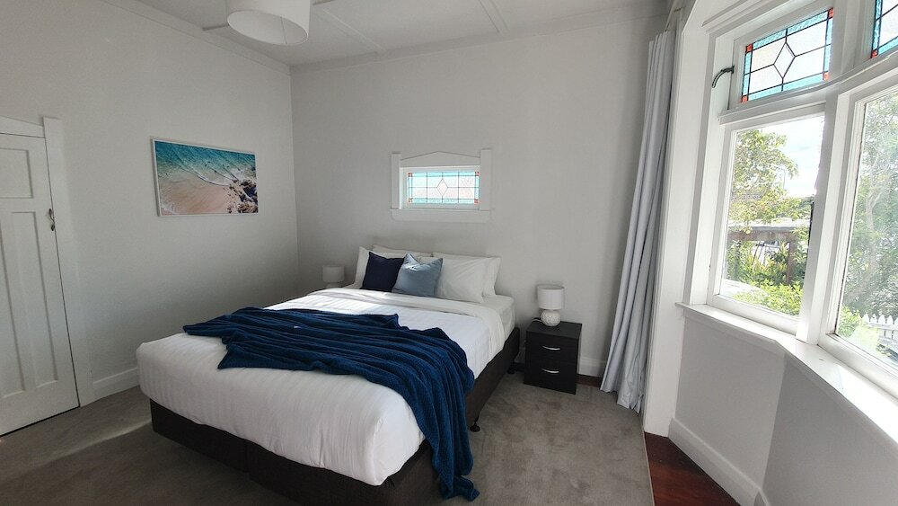 Фото Bright and Modern Oasis in Kingsland