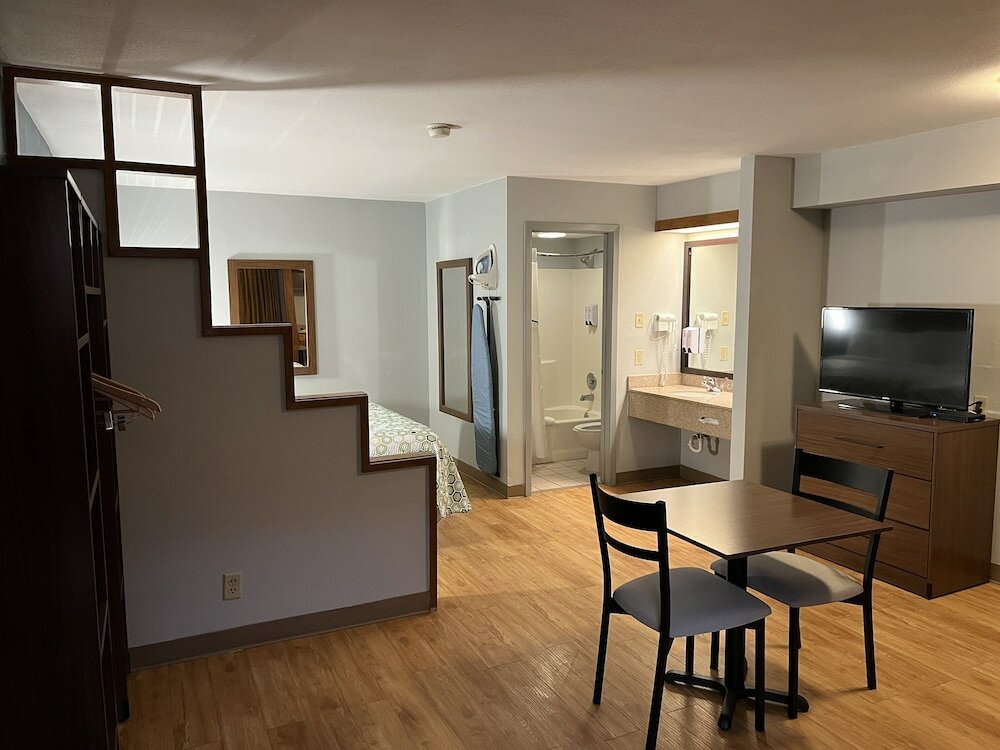 Фото HomeTowne Studios by Red Roof Amarillo West