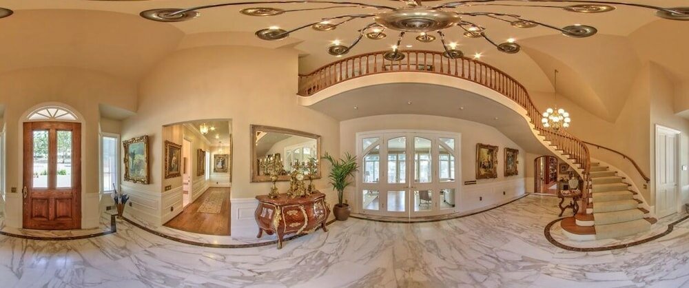 Фото Lx33: Luxury Vacation Villa On Pebble Beach With Pool