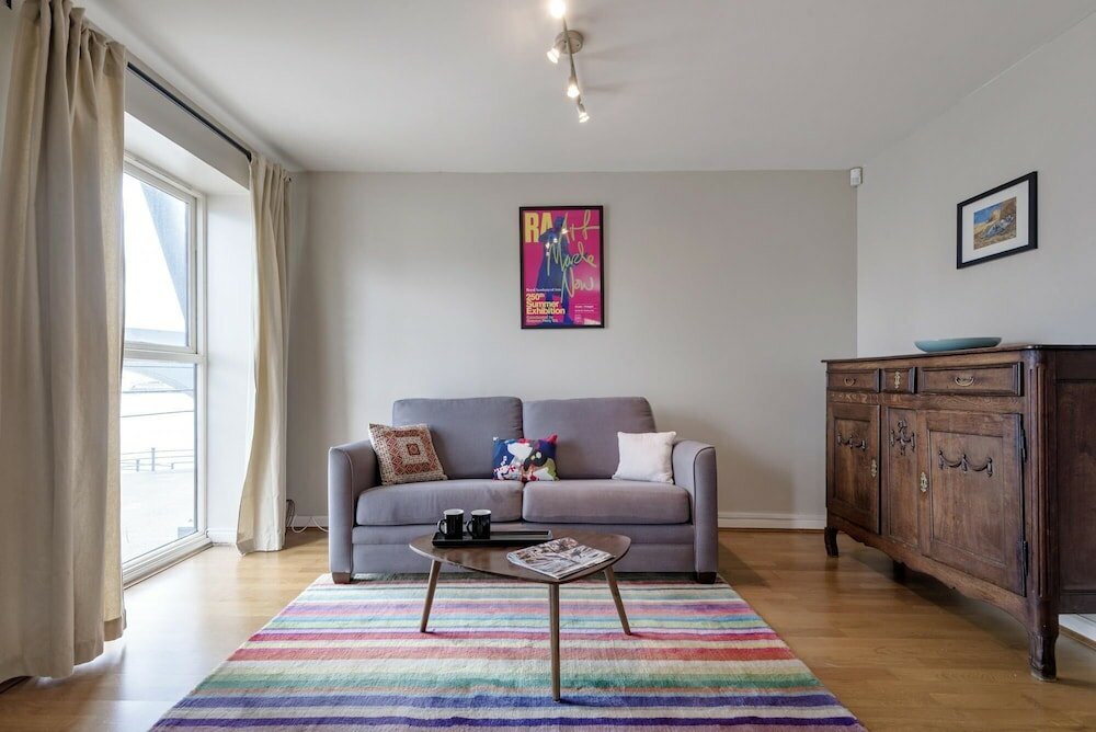 Фото Panoramic Docklands Home With Waterfront Views