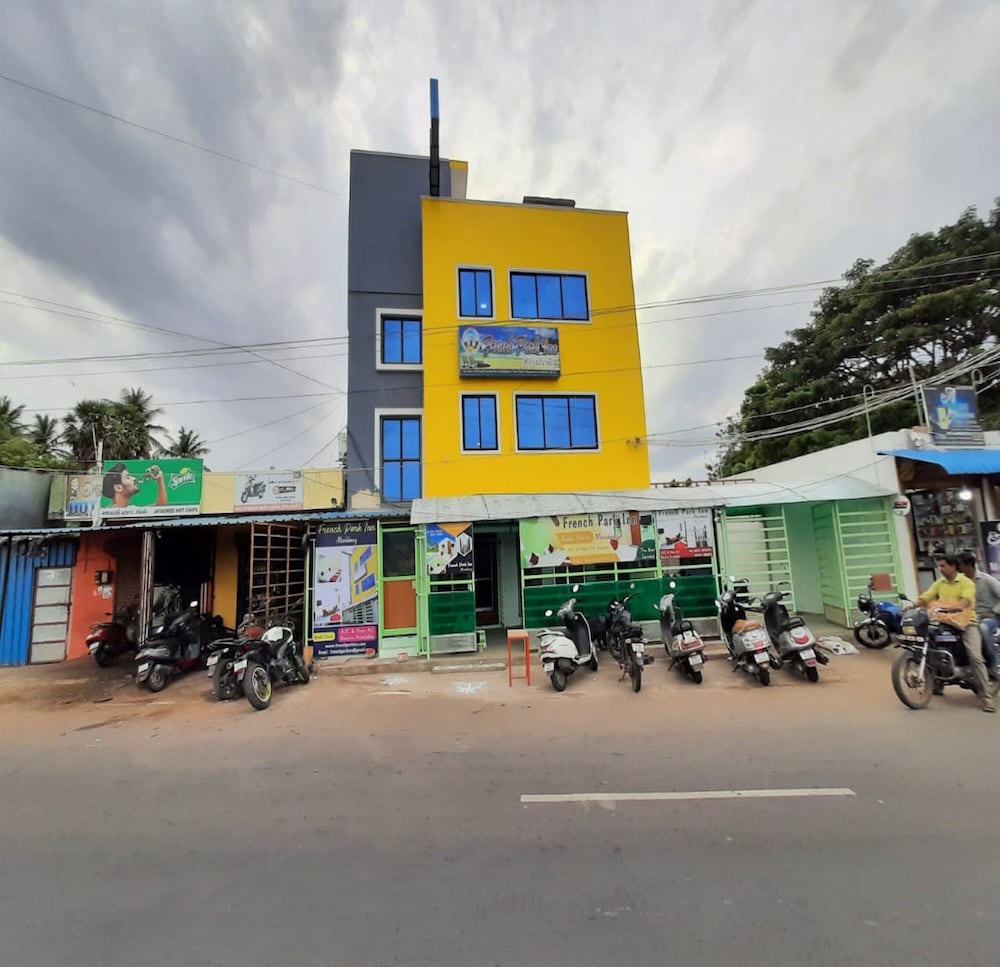 Фото отеля 1