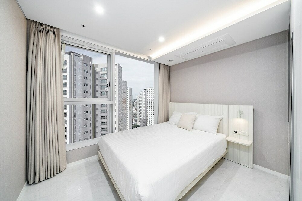 Фото Seocho Intoraon Hotel and Residence